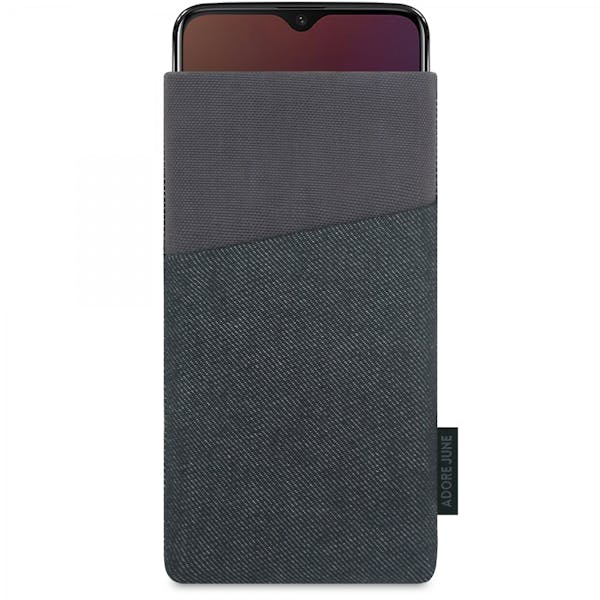 The picture shows the front of Clive Sleeve for OnePlus 6T And OnePlus 7 in color Black / Grey; As an illustration, it also shows what the compatible device looks like in this bag