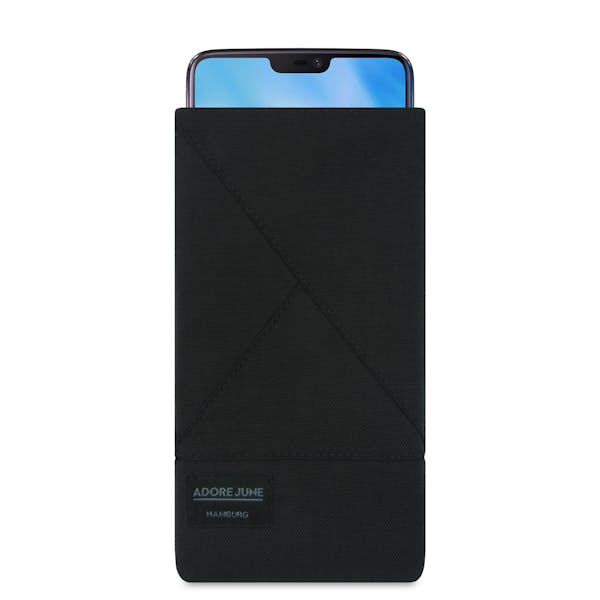 Das Bild zeigt die Vorderseite von Triangle Tasche für OnePlus 5T und OnePlus 6 in Farbe Schwarz; Zur Veranschaulichung wird ebenfalls dargestellt, wie das kompatible Gerät in dieser Tasche aussieht
