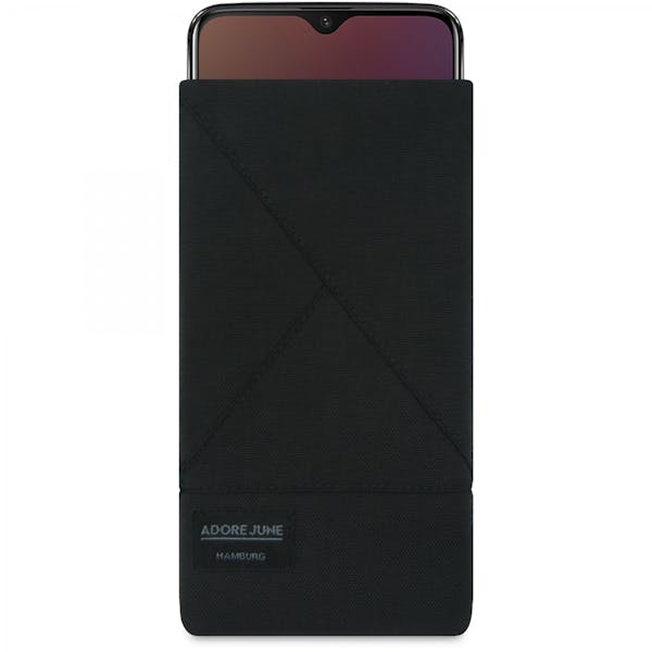 Das Bild zeigt die Vorderseite von Triangle Tasche für OnePlus 6T And OnePlus 7 in Farbe Schwarz; Zur Veranschaulichung wird ebenfalls dargestellt, wie das kompatible Gerät in dieser Tasche aussieht