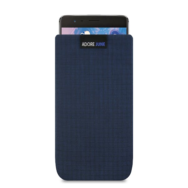 The picture shows the front of Business II Sleeve for OnePlus 3 and OnePlus 3T in color Blue / Black; As an illustration, it also shows what the compatible device looks like in this bag