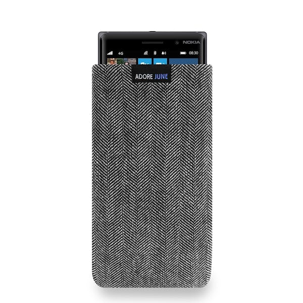Das Bild zeigt die Vorderseite von Business Tasche für Nokia Lumia 830 in Farbe Grau / Schwarz; Zur Veranschaulichung wird ebenfalls dargestellt, wie das kompatible Gerät in dieser Tasche aussieht