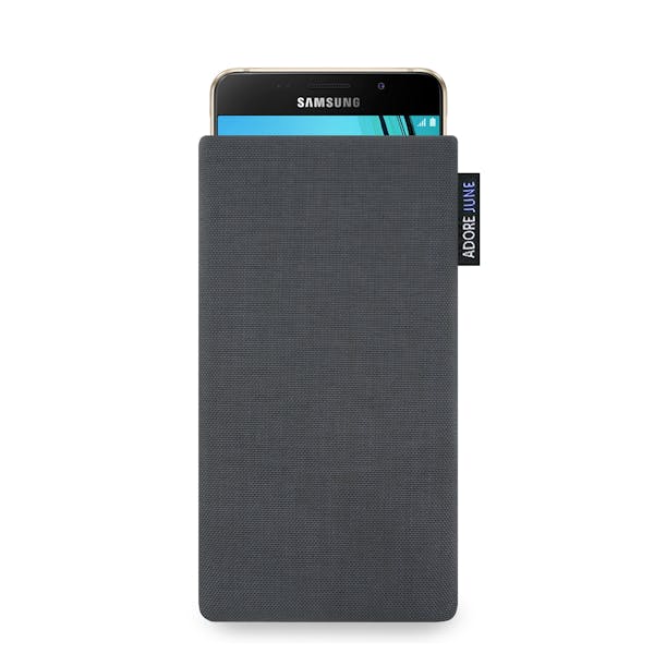 Das Bild zeigt die Vorderseite von Classic Tasche für Samsung Galaxy A5 2016-2017 in Farbe Dunkelgrau; Zur Veranschaulichung wird ebenfalls dargestellt, wie das kompatible Gerät in dieser Tasche aussieht