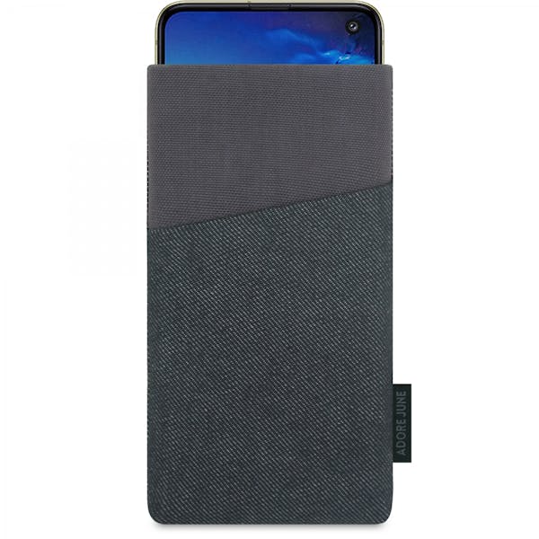 The picture shows the front of Clive Sleeve for Samsung Galaxy S10e in color Black / Grey; As an illustration, it also shows what the compatible device looks like in this bag