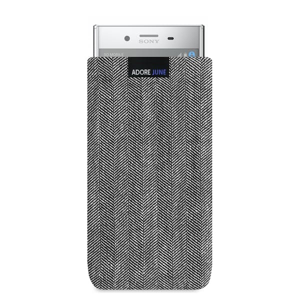 Das Bild zeigt die Vorderseite von Business Tasche für Sony Xperia XZ Premium in Farbe Grau / Schwarz; Zur Veranschaulichung wird ebenfalls dargestellt, wie das kompatible Gerät in dieser Tasche aussieht