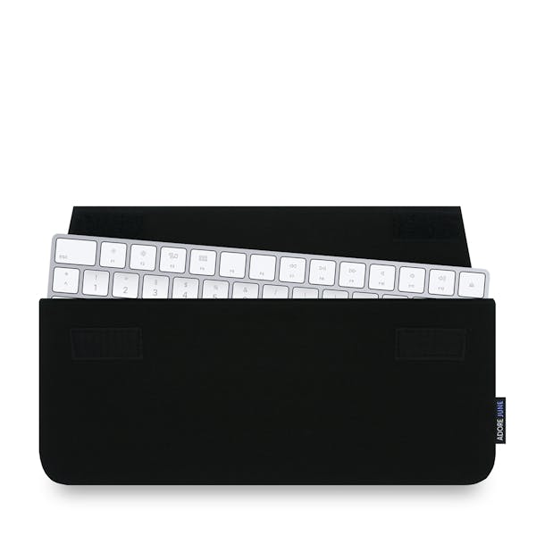 Das Bild zeigt die Vorderseite von Keeb Hülle für Apple Magic Keyboard in Farbe Schwarz