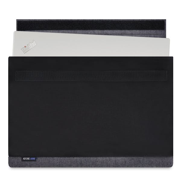 Das Bild zeigt die Vorderseite von Bold Hülle für Lenovo ThinkPad X1 Carbon in Farbe Grau / Schwarz; Zur Veranschaulichung wird ebenfalls dargestellt, wie das kompatible Gerät in dieser Tasche aussieht