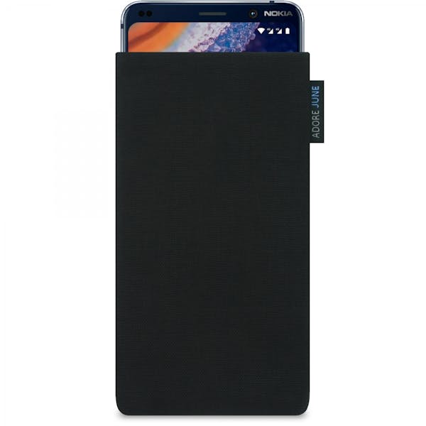 Das Bild zeigt die Vorderseite von Classic Tasche für Nokia 9 Pureview in Farbe Schwarz; Zur Veranschaulichung wird ebenfalls dargestellt, wie das kompatible Gerät in dieser Tasche aussieht