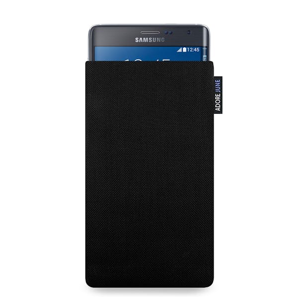 Das Bild zeigt die Vorderseite von Classic Tasche für Samsung Galaxy Note Edge in Farbe Schwarz; Zur Veranschaulichung wird ebenfalls dargestellt, wie das kompatible Gerät in dieser Tasche aussieht