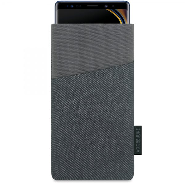 Das Bild zeigt die Vorderseite von Clive Tasche für Samsung Galaxy Note 9 in Farbe Schwarz / Grau; Zur Veranschaulichung wird ebenfalls dargestellt, wie das kompatible Gerät in dieser Tasche aussieht