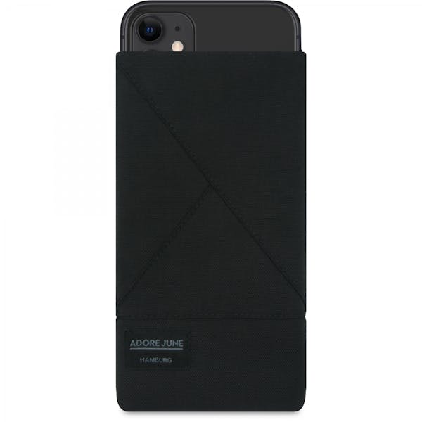 Das Bild zeigt die Vorderseite von Triangle Tasche für Apple iPhone 11 in Farbe Schwarz; Zur Veranschaulichung wird ebenfalls dargestellt, wie das kompatible Gerät in dieser Tasche aussieht