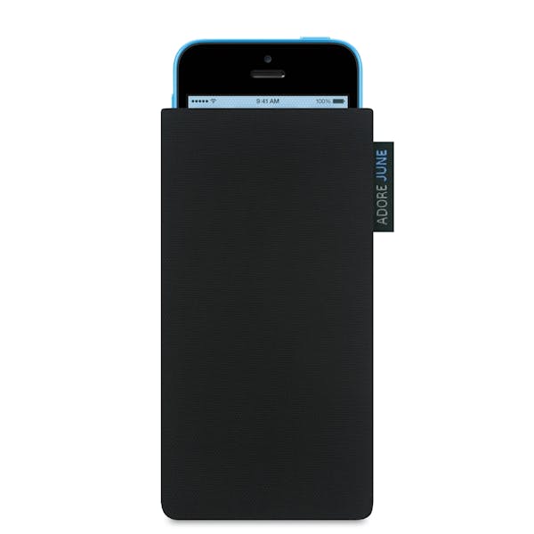 Das Bild zeigt die Vorderseite von Classic Tasche für Apple iPhone 5c in Farbe Schwarz; Zur Veranschaulichung wird ebenfalls dargestellt, wie das kompatible Gerät in dieser Tasche aussieht