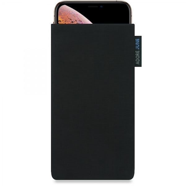 Das Bild zeigt die Vorderseite von Classic Tasche für Apple iPhone X und iPhone XS in Farbe Schwarz; Zur Veranschaulichung wird ebenfalls dargestellt, wie das kompatible Gerät in dieser Tasche aussieht