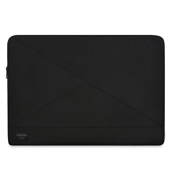 Das Bild zeigt die Vorderseite von Triangle Hülle für Apple MacBook Pro 15 in Farbe Schwarz