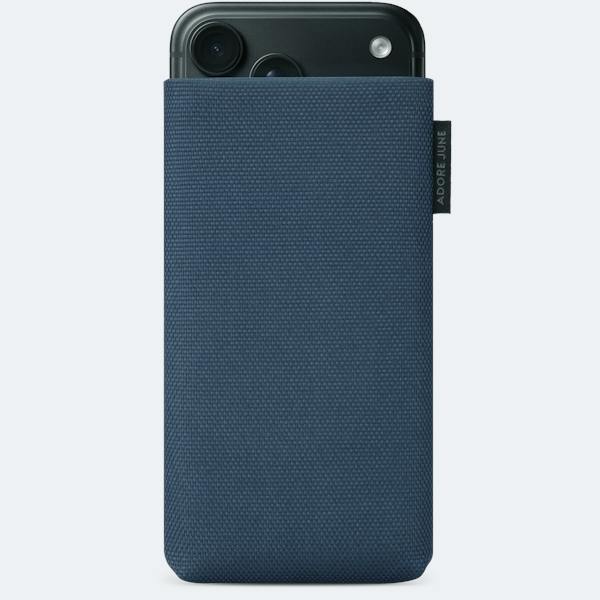 Bild 1 von Adore June Classic Recycled Handytasche für iPhone 18 Pro Max in Farbe Blau