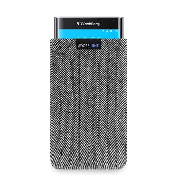 Das Bild zeigt die Vorderseite von Business Tasche für BlackBerry PRIV in Farbe Grau / Schwarz; Zur Veranschaulichung wird ebenfalls dargestellt, wie das kompatible Gerät in dieser Tasche aussieht