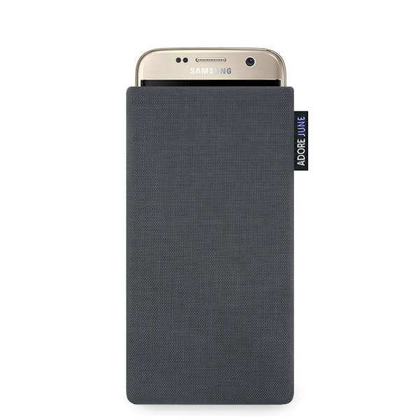 Das Bild zeigt die Vorderseite von Classic Tasche für Samsung Galaxy S7 in Farbe Dunkelgrau; Zur Veranschaulichung wird ebenfalls dargestellt, wie das kompatible Gerät in dieser Tasche aussieht