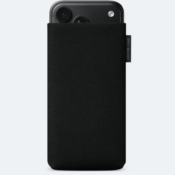 Bild 1 von Adore June Classic Recycled Handytasche für iPhone 18 Pro Max in Farbe Schwarz