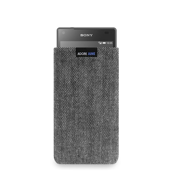 Das Bild zeigt die Vorderseite von Business Tasche für Sony Xperia Z5 Compact in Farbe Grau / Schwarz; Zur Veranschaulichung wird ebenfalls dargestellt, wie das kompatible Gerät in dieser Tasche aussieht