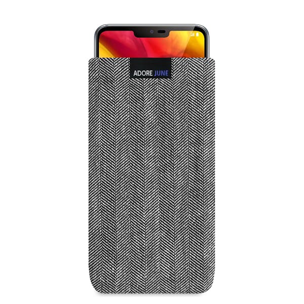 Das Bild zeigt die Vorderseite von Business Tasche für LG G7 ThinQ und LG G7 One in Farbe Grau / Schwarz; Zur Veranschaulichung wird ebenfalls dargestellt, wie das kompatible Gerät in dieser Tasche aussieht