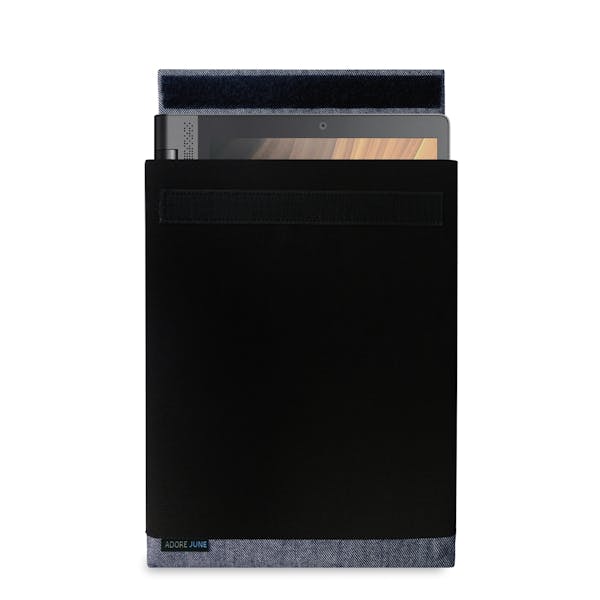 Das Bild zeigt die Vorderseite von Bold Hülle für Lenovo Yoga Tab 3 Plus in Farbe Schwarz; Zur Veranschaulichung wird ebenfalls dargestellt, wie das kompatible Gerät in dieser Tasche aussieht