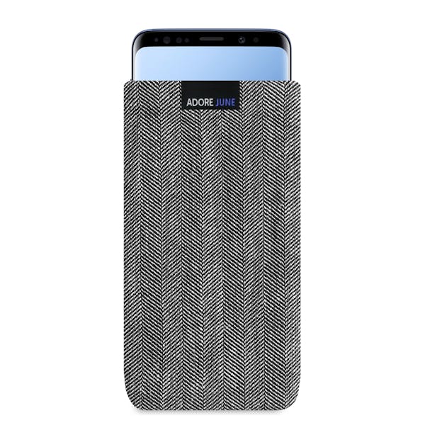 Das Bild zeigt die Vorderseite von Business Tasche für Samsung Galaxy S9 Plus in Farbe Grau / Schwarz; Zur Veranschaulichung wird ebenfalls dargestellt, wie das kompatible Gerät in dieser Tasche aussieht